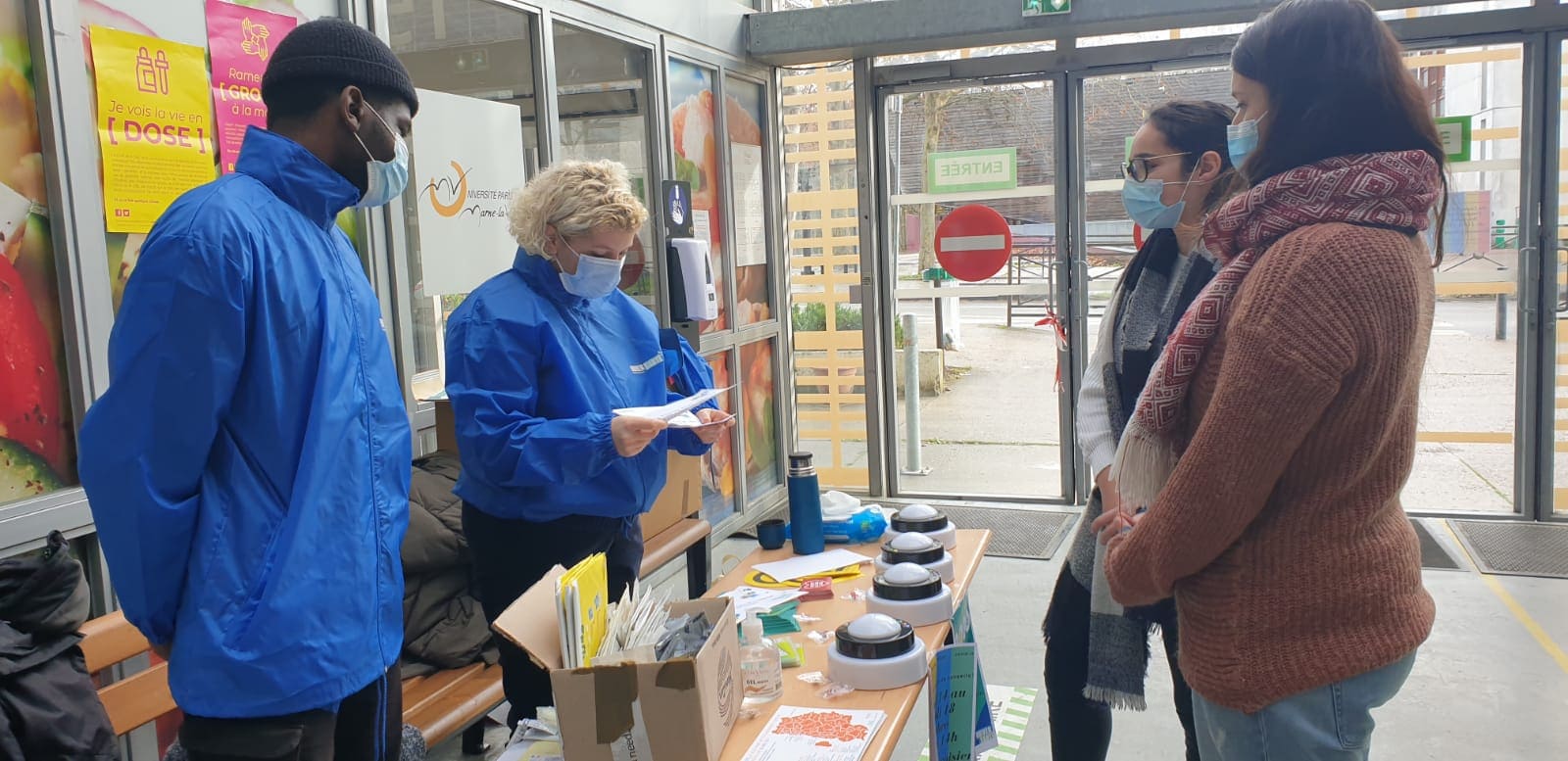 crips_universante-stand2