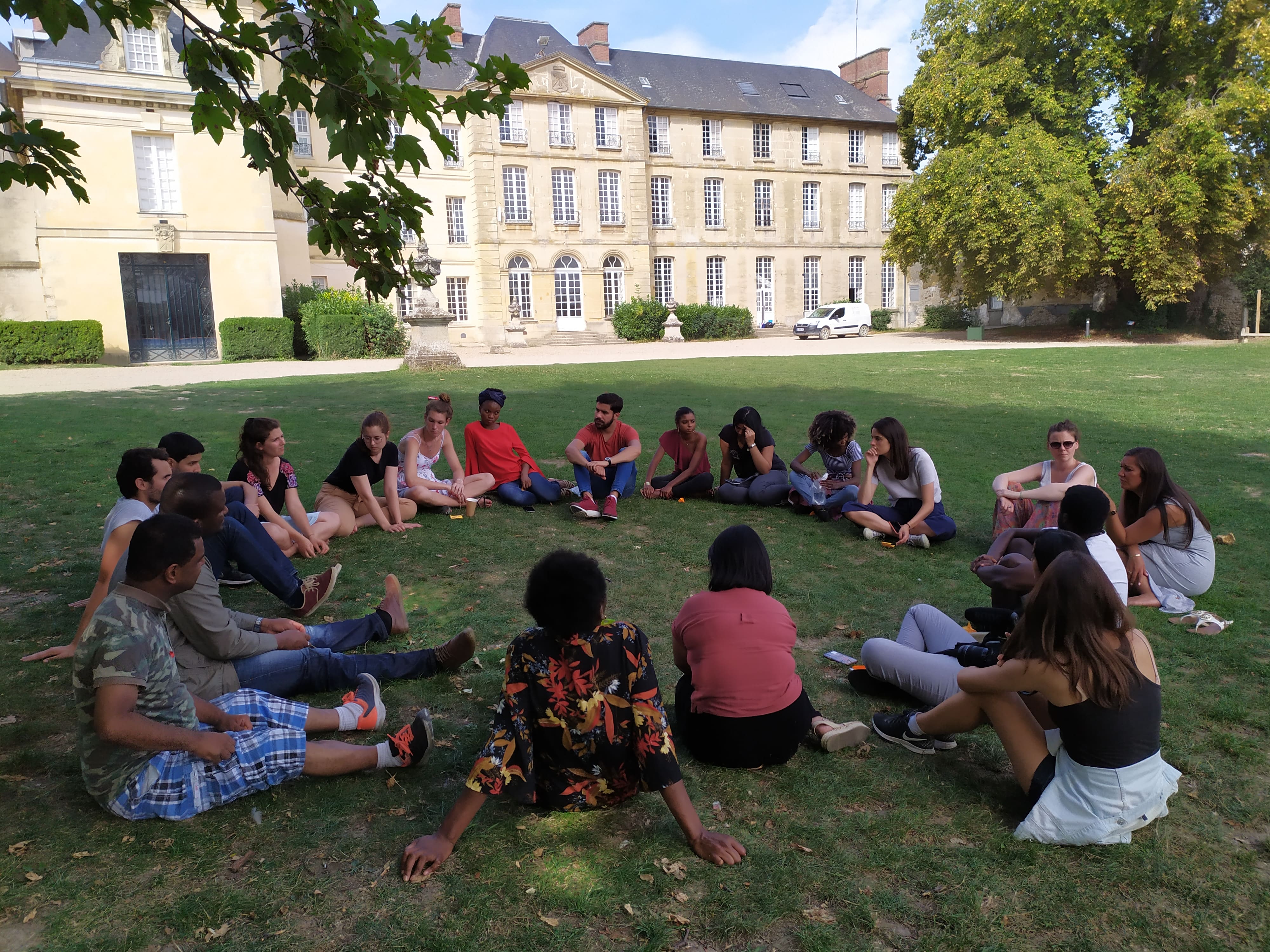 crips_engagement-jeunes_espace_camp_activite_groupe